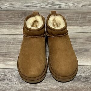 New Ugg Classic Ultra Mini Boots Womens size 5